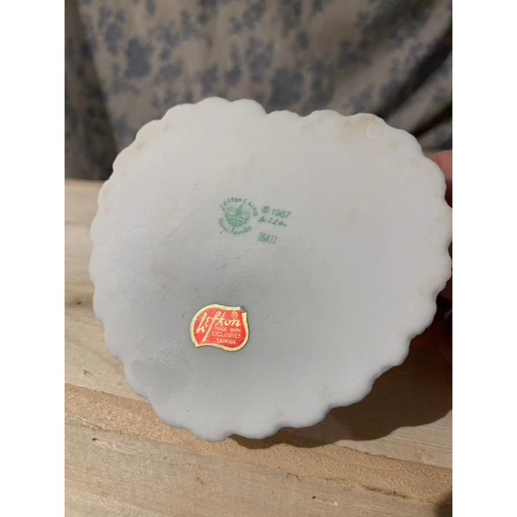 Vintage 1987 Lefton Heart Shaped Pair of Trinket Box with Doves - Picture 11 of 15